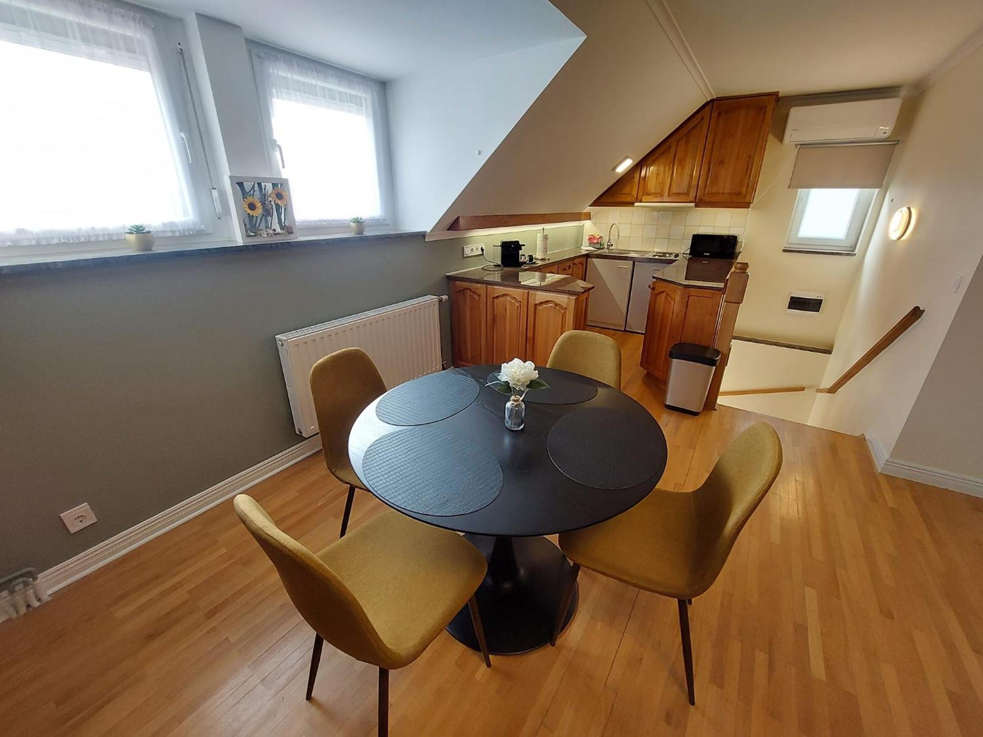 - - Buekfurdo Apartment