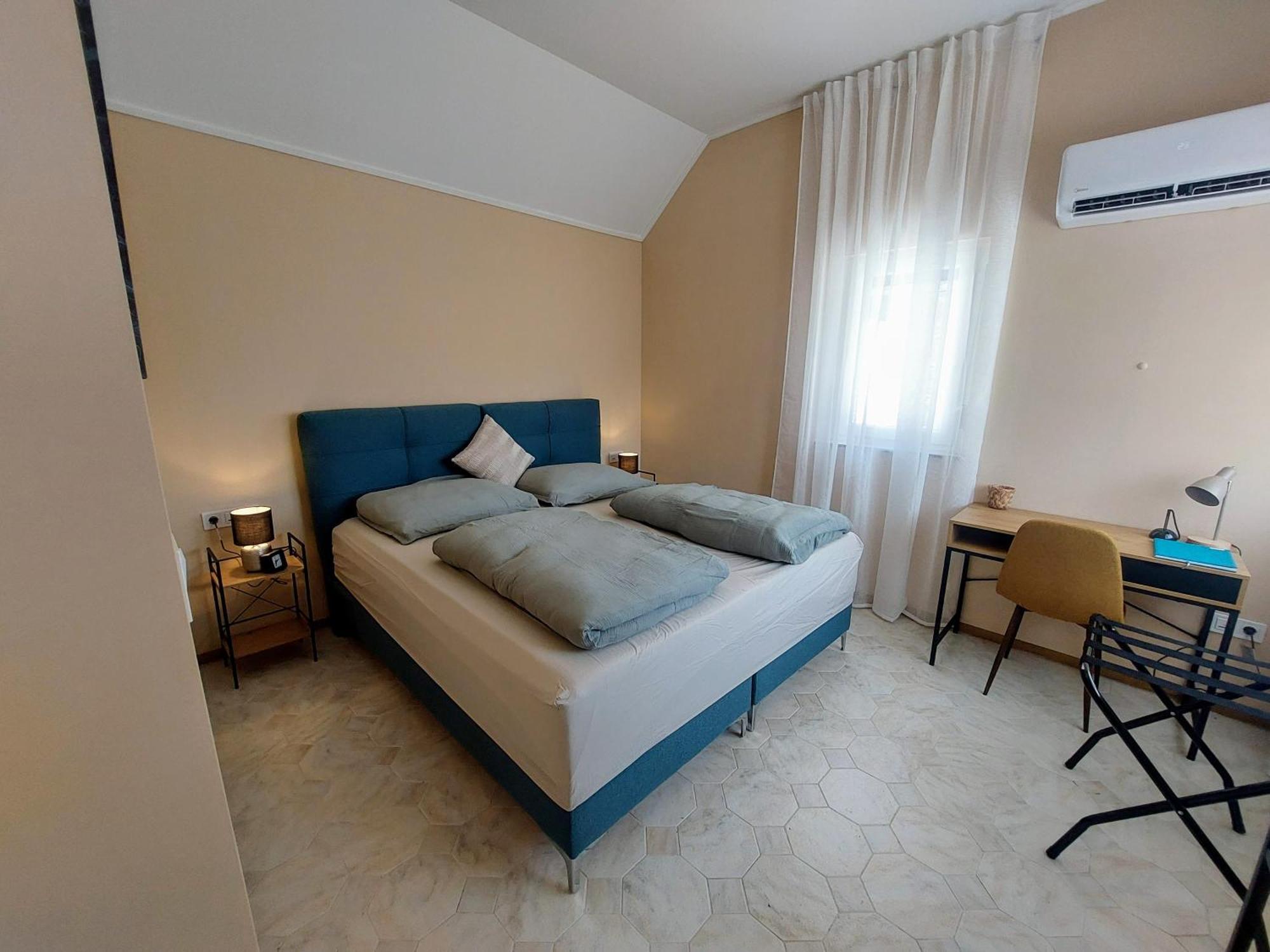 - - Buekfurdo Apartment *